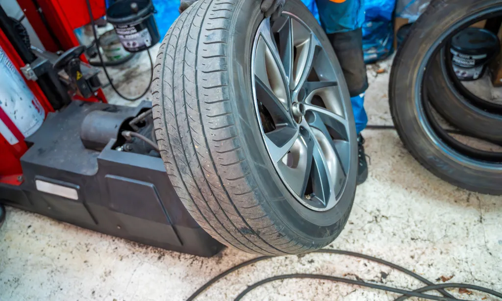 Yolda Lastik Patlarsa Ne Yapmalısınız?